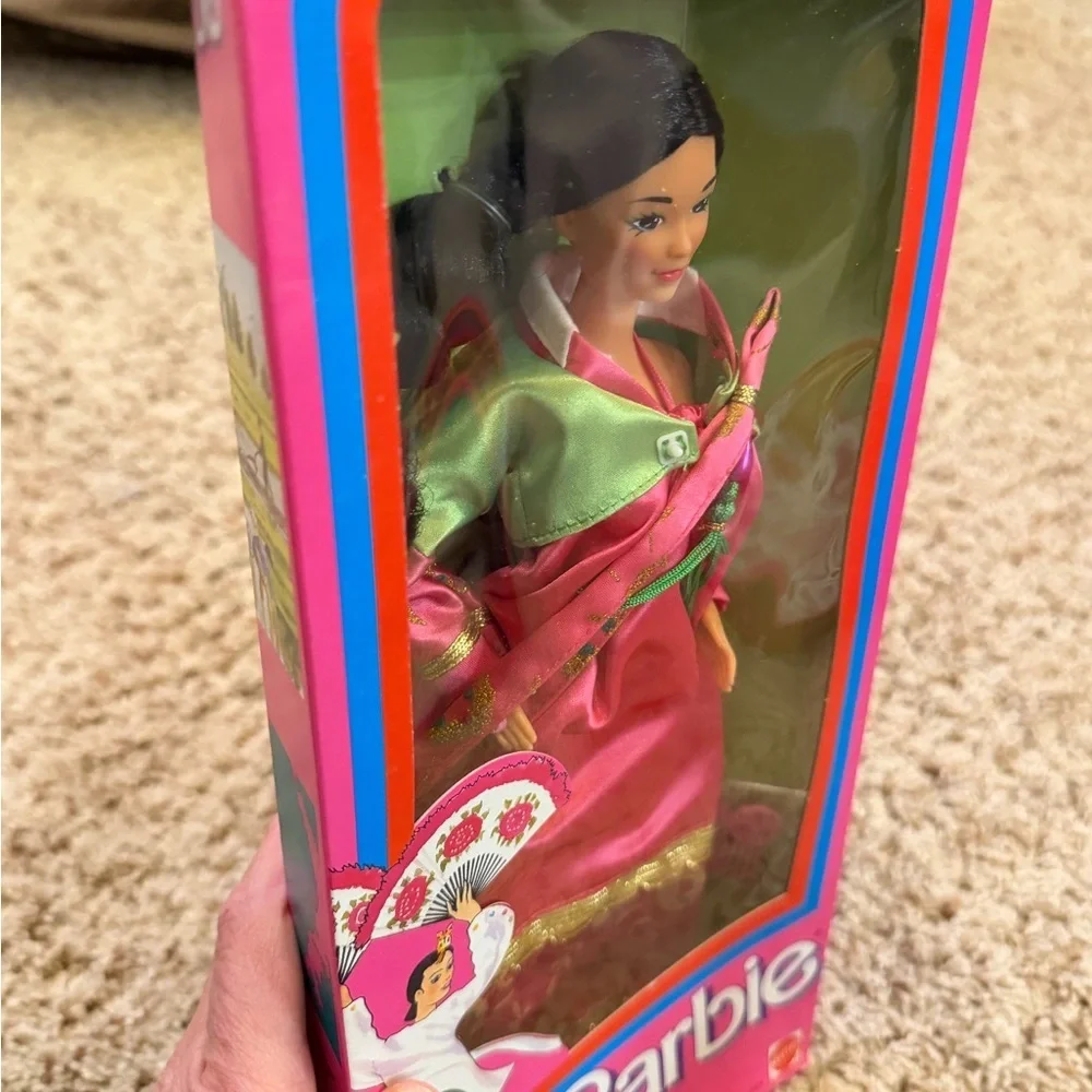 NIB new in box Mattel Barbie Korean Doll 1987 NRFB in Pink and Green Outfit